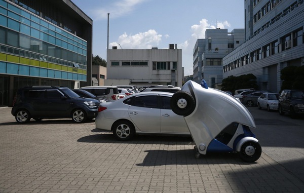 S. Korean 'Armadillo' car folds up for parking