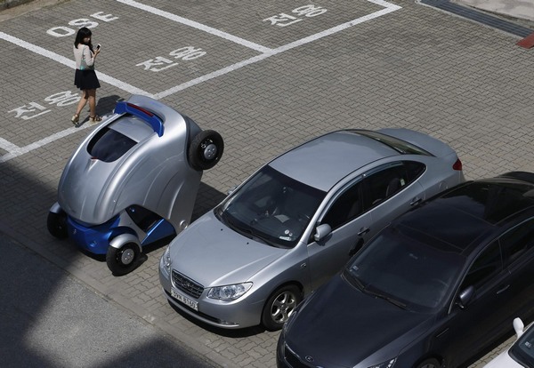 S. Korean 'Armadillo' car folds up for parking