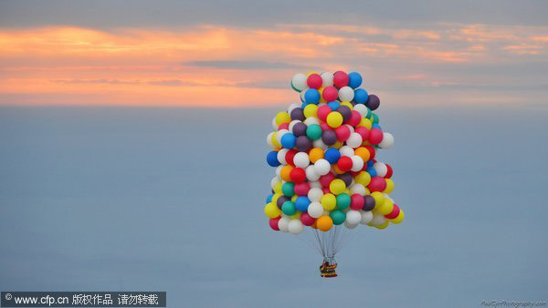 Man using cluster balloons lands in Newfoundland