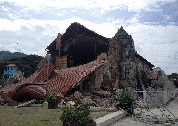 20 killed in strong Philippine quake