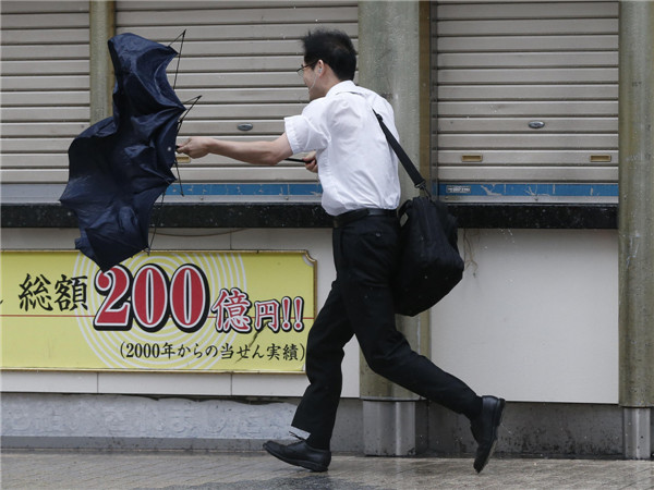 Typhoon Wipha threatens Japan