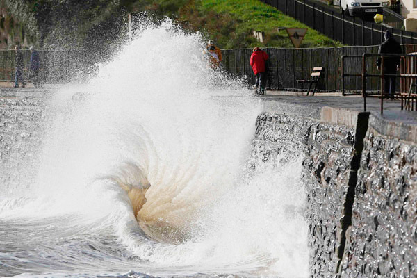 Storm wreaks havoc in S Britain, leaving 4 dead