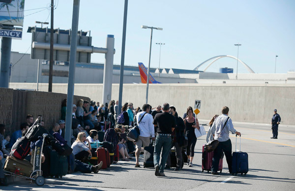 One killed, 6 hurt in Los Angeles airport shooting