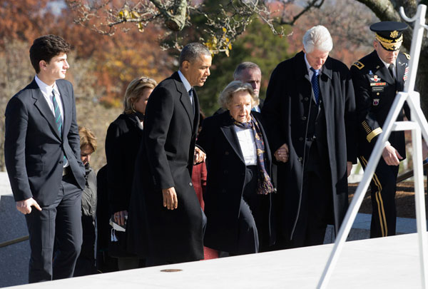 Obamas, Clintons honor Kennedy assassination