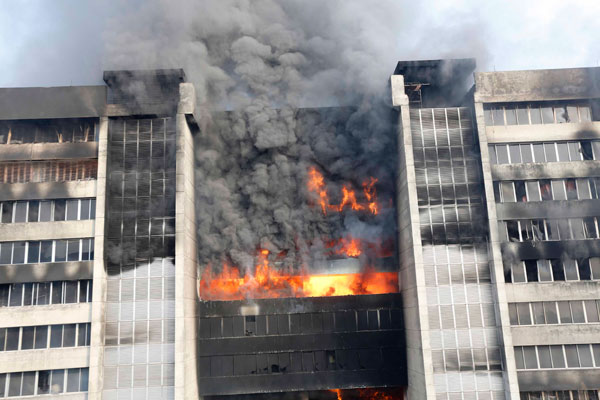 Huge Bangladesh fire destroys key garments factory