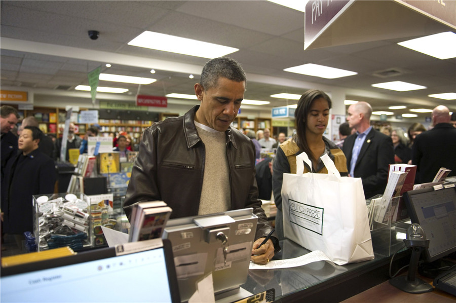 Obama stuns bookstore shoppers