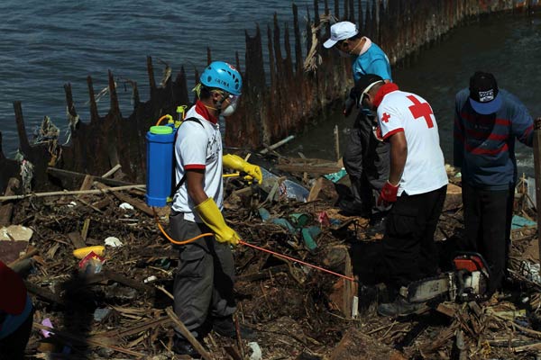 Chinese rescuers search in tough relief conditions