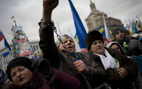 Ukraine President ready for talks, riots continue