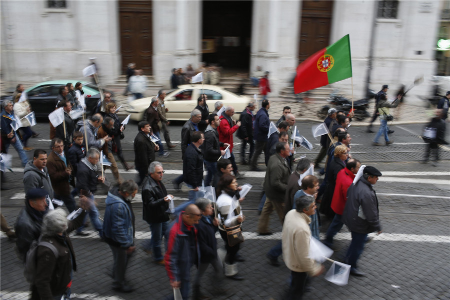 Portuguese shipyard workers protest privatization