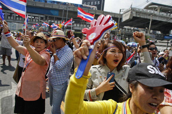 Thai protesters march in bid to oust PM