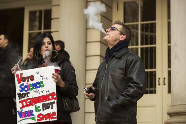 New York mulls banning e-cigarettes