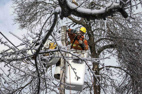 Ice storm leaves many without power in US, Canada