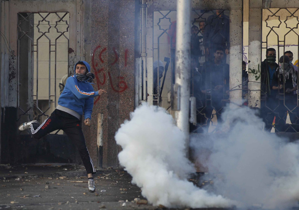 Four killed, scores wounded in clashes across Egypt