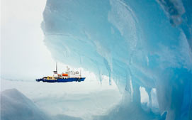 Chinese copter to rescue stranded Antarctic vessel