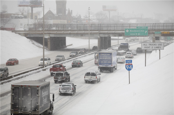 Heavy snow, dangerous cold snarl travel in NE US