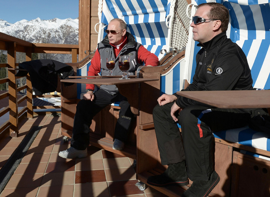 Putin and Medvedev visit ski centre near Sochi