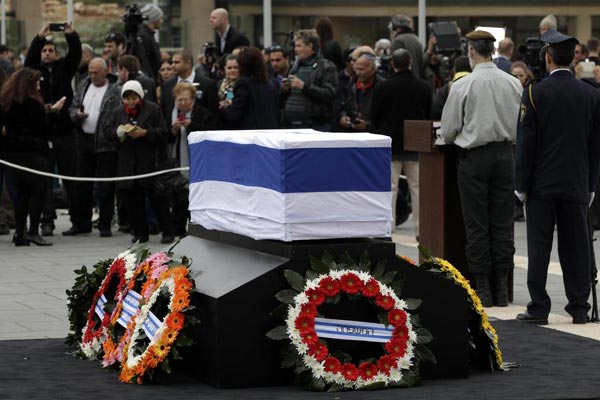 Israelis mourn ex-PM Sharon