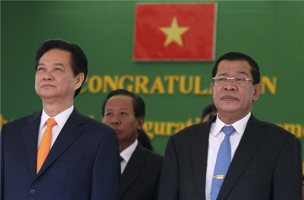 Cambodian PM vows not to step down