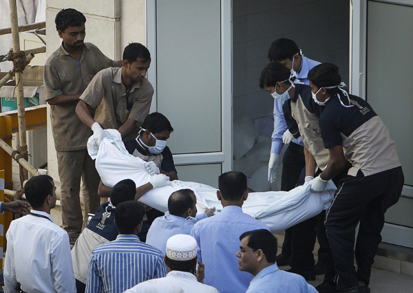 18 killed, 50 injured in stampede in Mumbai