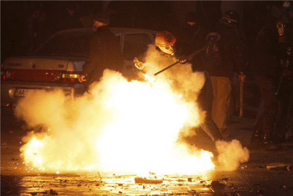 Protesters clash with police in Ukraine