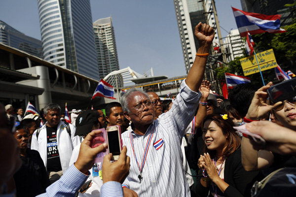 Thai imposes state of emergency in Bangkok