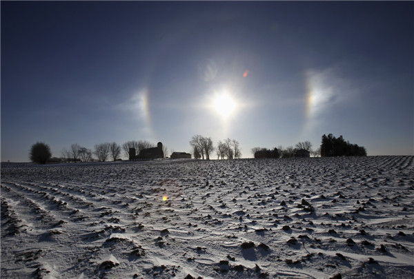 Cold shuts schools, delays travel in US Midwest