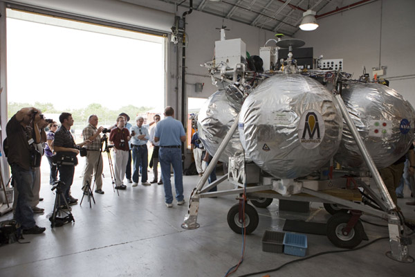 NASA calls for commercial lunar landers