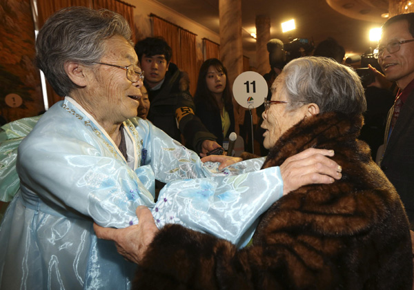 Two Koreas hold 1st family reunion in 3 years