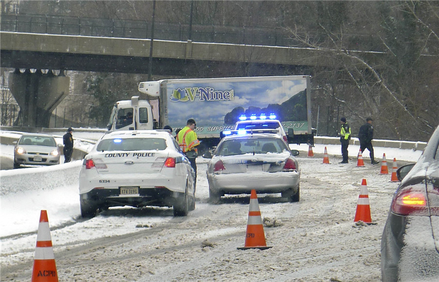 Powerful storm lashes eastern US with snow, arctic cold