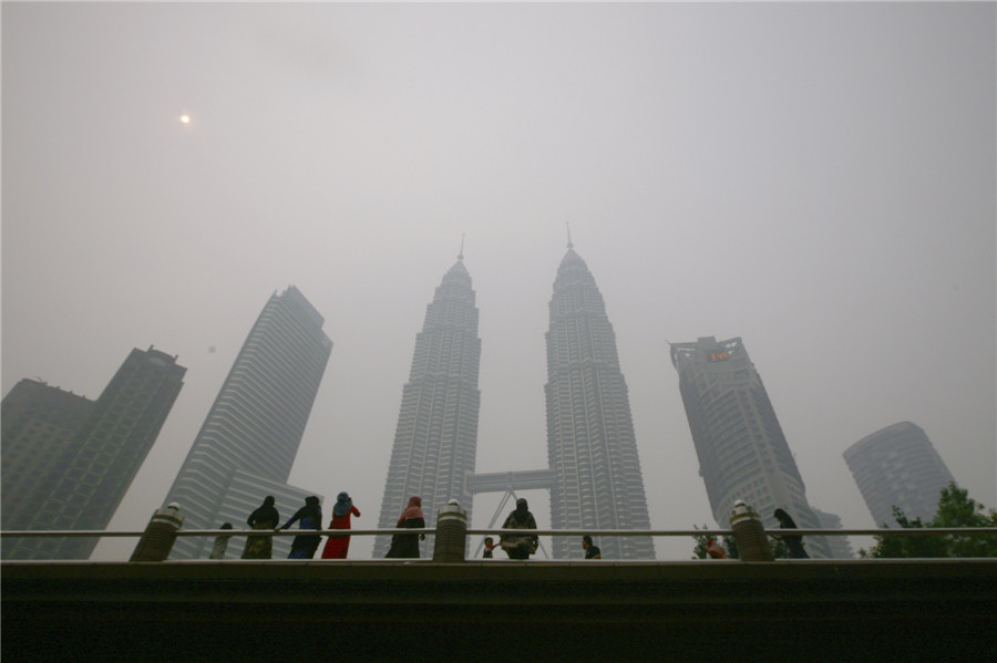 Smog shrouds Kuala Lumpur