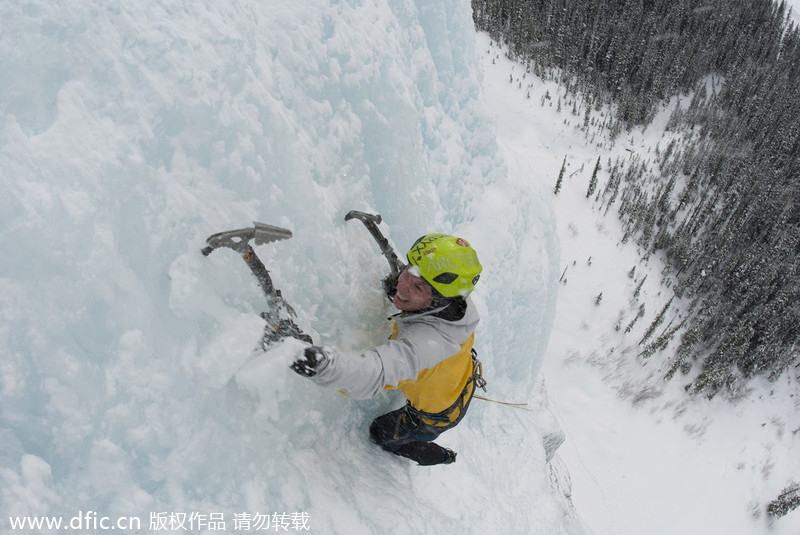 Canadian climber challenges 'Weeping Wall'