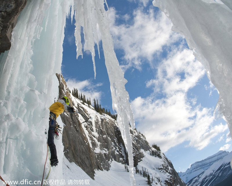 Canadian climber challenges 'Weeping Wall'