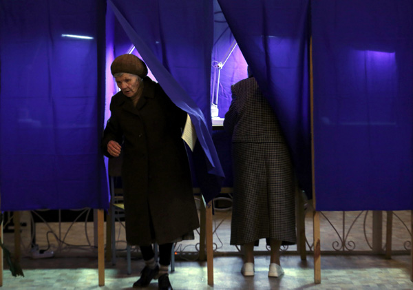 Crimea holds referendum on future
