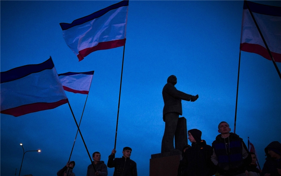 Crimeans start celebrating pending referendum outcome