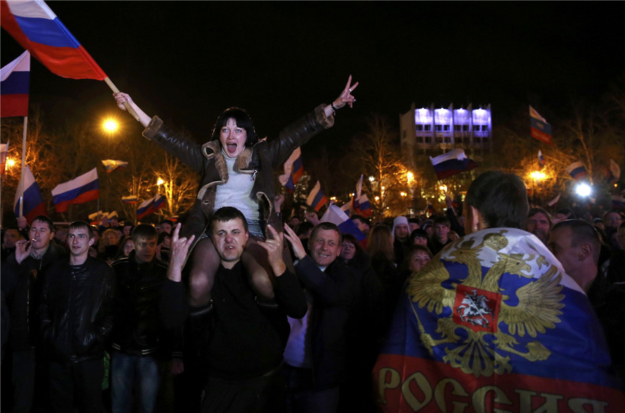 Crimeans start celebrating pending referendum outcome
