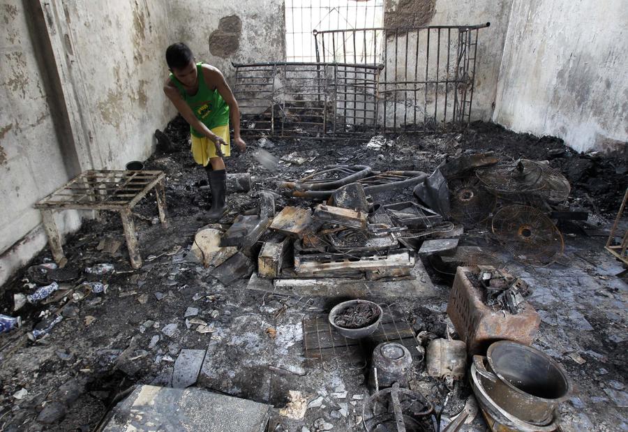 Separate fires leave 1,700 families homeless in Manila