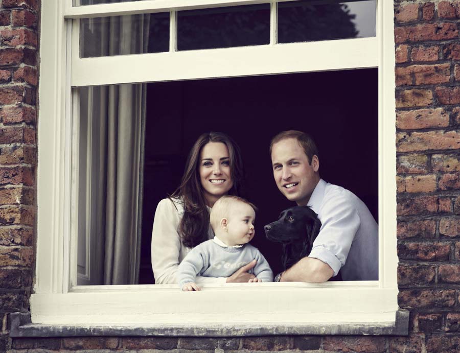 Prince William, Kate release new photo with Prince George