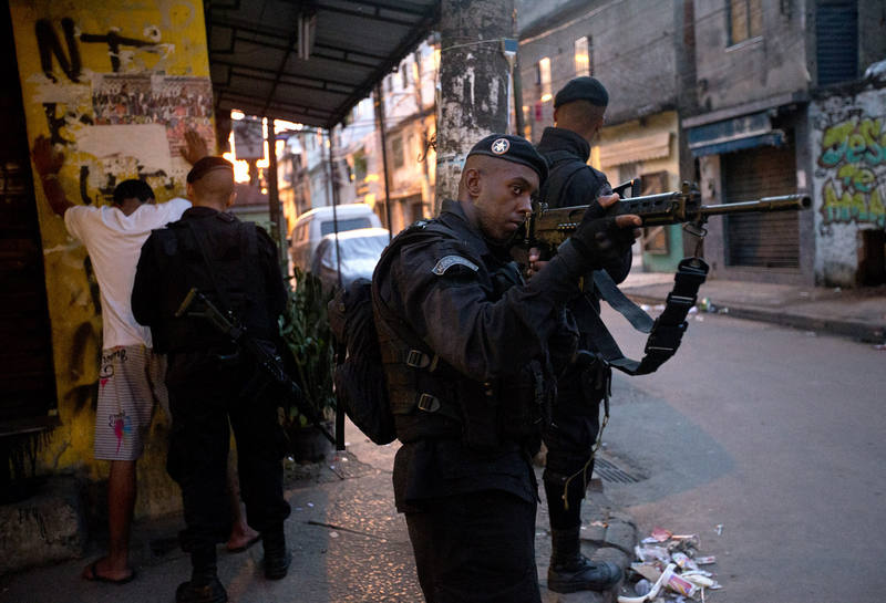 Armies and police sent to 'pacify' slum in Brazil