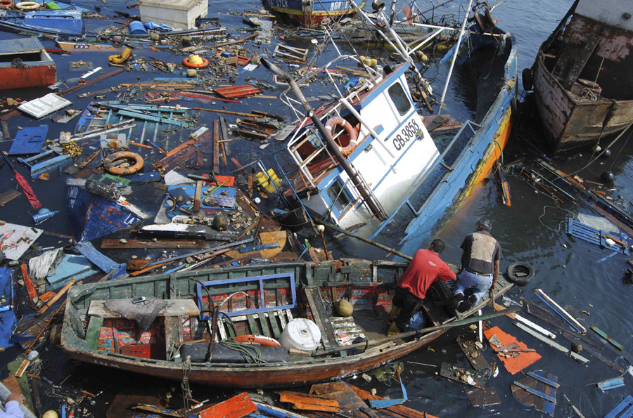 Chile assesses damage after massive quake, tsunami