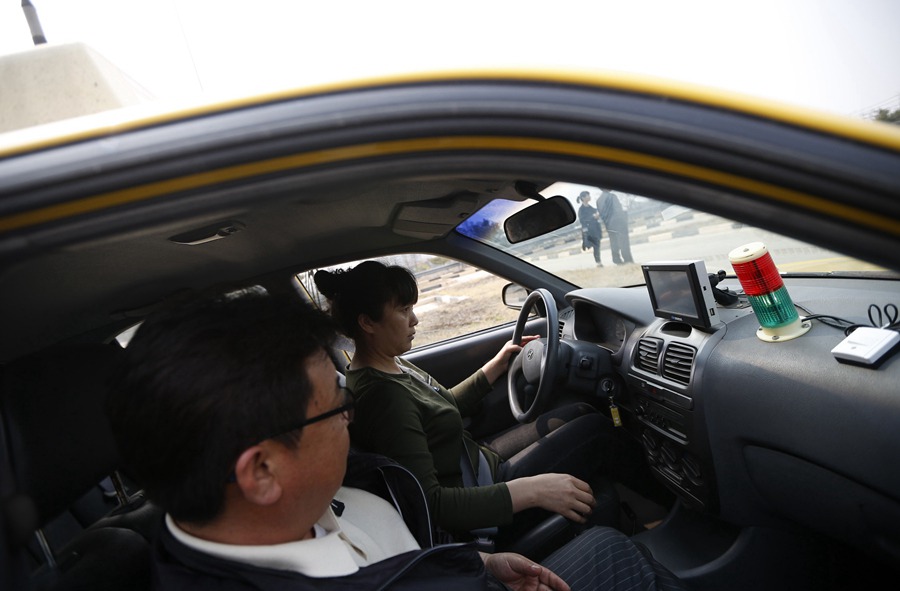 Chinese who want driver's licenses get them cheap in S. Korea
