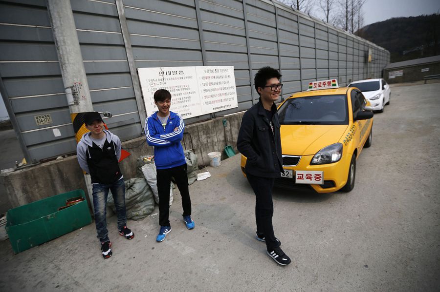 Chinese who want driver's licenses get them cheap in S. Korea