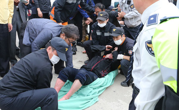 South Korean ferry sinks off south coast