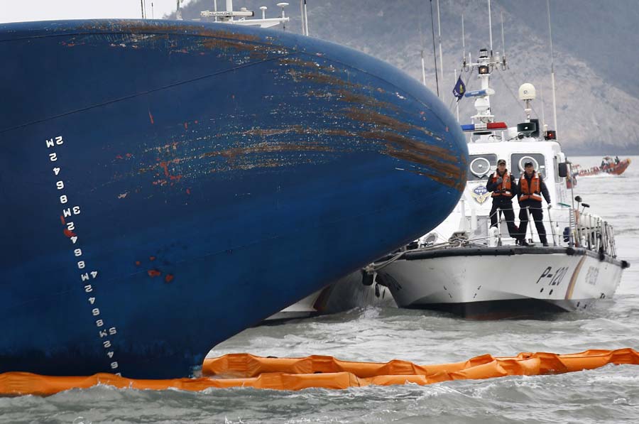 Search resumes for missing passengers on S.Korea ferry
