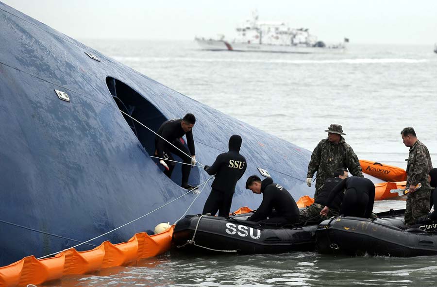 Search resumes for missing passengers on S.Korea ferry