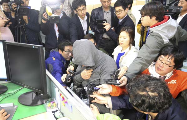 Death toll rises to 25 in ferry sinking, with bodies floating