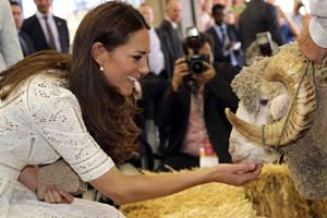 William, Kate and George tour Sydney's Taronga Zoo