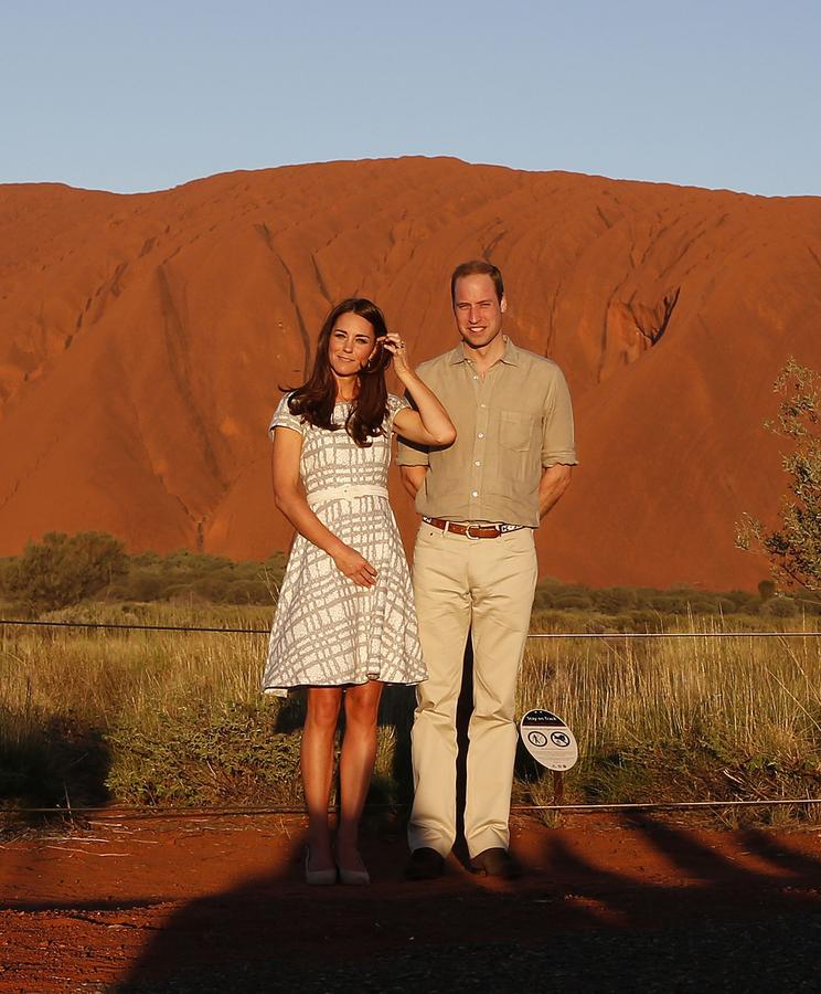 Prince William, Kate visit Ayers Rock