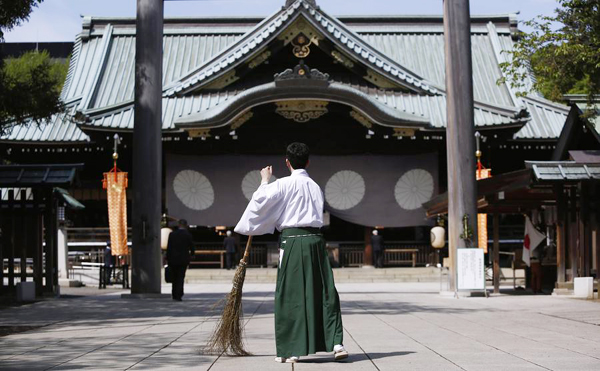 Yasukuni Shrine visits face strong criticism in Japan