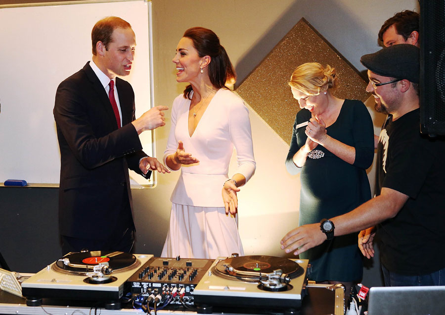 Prince William, Kate visit Adelaide