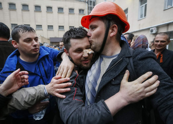 Odessa police free 67 detainees in deadly clashes